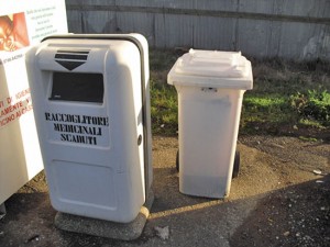 Acqua nel contenitore delle pile 