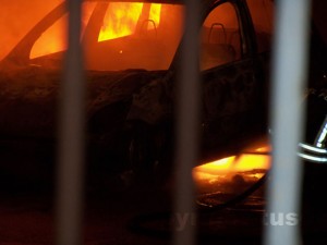 La macchina in fiamme