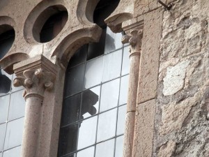 I vetri rotti a palazzo Farnese