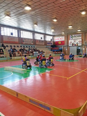 L'incontro di hockey in carrozzina