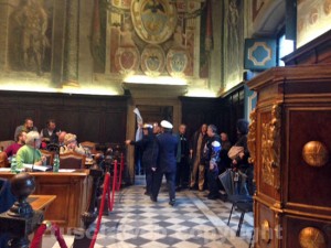 L'incursione del comitato Non ce la beviamo in consiglio comunale