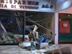 Viterbo - Filiale Carivit sventrata