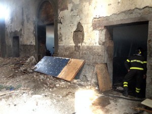 L'incendio alla chiesa sconsacrata a via Faul 