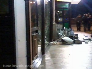 Viterbo - Filiale Carivit sventrata  