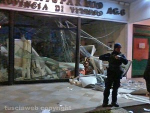 Viterbo - Filiale Carivit sventrata