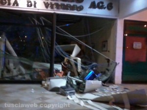 Viterbo - Filiale Carivit sventrata