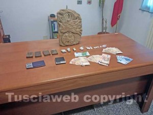Graffignano – La droga e il denaro sequestrato in un bar