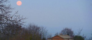 La luna sulla chiesa a San Martino al Cimino - Sante Cerica
