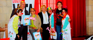 Il sindaco Mazzola e la professoressa Giorgiolo con i clown