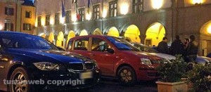 Piazza del comune parcheggio abusivo