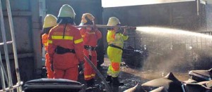 La protezione civile al lavoro per domare l'incendio
