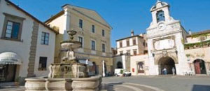 Piazza del Comune a Sutri