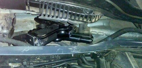 Le armi trovate nel vano motore dalla polizia