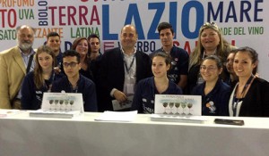 Riccardo Valentini e Nicola Zingaretti al padiglione Lazio del Vinitaly