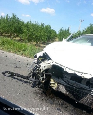 Una delle due auto incidentate