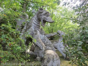 Bomarzo - Parco dei mostri  - Drago con Leoni