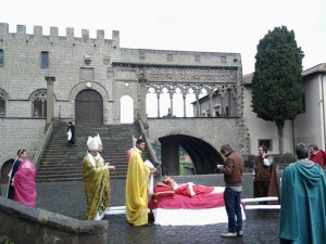 Le riprese del documentario su papa Alessandro IV