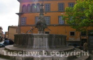 La fontana di piazza san Faustino