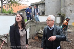 La vicesindaco Luisa Ciambella e il consigliere Arduino Troili durante il sopralluogo