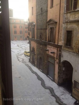 Viterbo - Il centro storico sotto la grandine