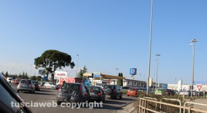 Cassia Nord interrotta la deviazione non segnalata in loco