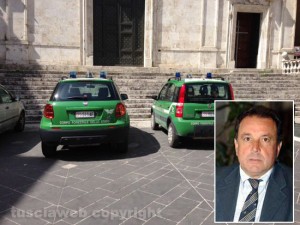La Forestale a Orte e nel riquadro il sindaco Dino Primieri