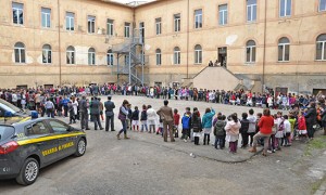 Lezione dimostrativa della guardia di finanza all'istituto Ridolfi
