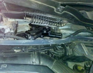 Le armi trovate nel vano motore dalla polizia 