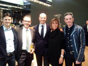 Angelelli e i rappresentanti di Scarabeo al Salone internazionale del mobile
