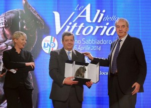 La consegna del premio a Ugo Baldi 
