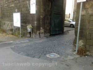 I riflettori spenti a Porta del Carmine