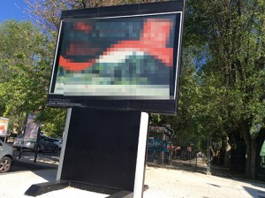 Il cartello pubblicitario a viale Trento