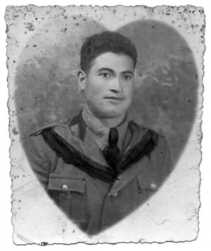 Metà anni ’30: Delo Alessandrini durante il servizio di leva militare in un ritratto da spedire alla fidanzata