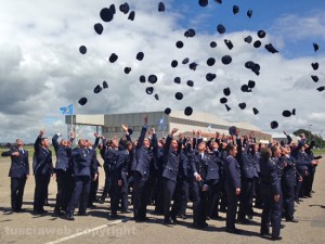 Il lancio del cappello del 16esimo corso normale allievi marescialli