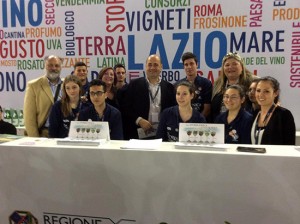 Riccardo Valentini e Nicola Zingaretti al padiglione Lazio del Vinitaly