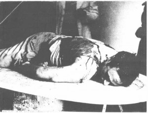 Il corpo di Salvatore Giuliano (con la famosa canottiera intrisa di  sangue)