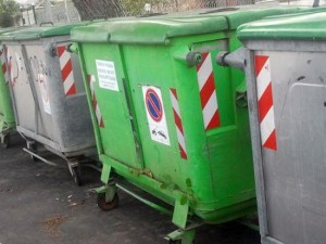I cassonetti a Tarquinia lido