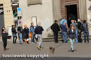 Turisti a spasso per il centro di Viterbo