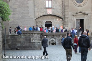 La fila per entrare a palazzo Papale
