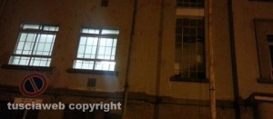 Le luci accese di notte a scuola
