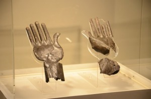 Le mani in argento