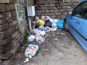 L'immondizia per le vie di Viterbo