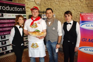 Lorenzo Carletti con il calzone