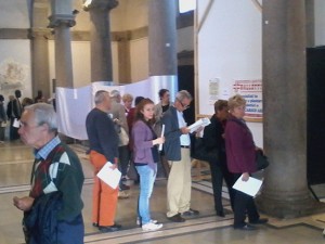 La fila per le visite 