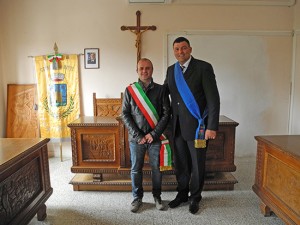 Salvatore Serra con il sindaco di Bitti