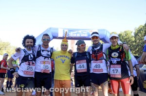 100 km nel Sahara - Un momento della gara - Foto con Capitan Ventosa