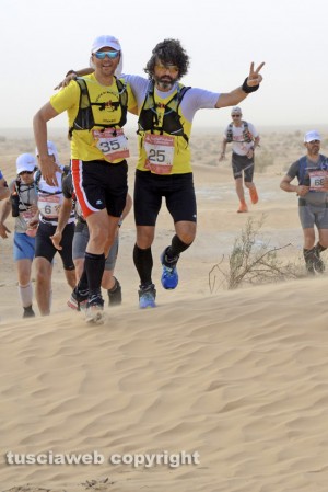 100 km nel Sahara - Un momento della gara -  Andrea Belli con Leonardo Mastronicola