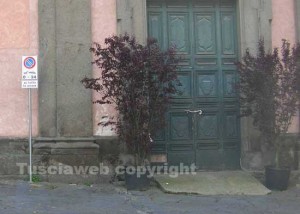 Il cartello di divieto più spostato 