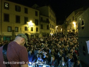 Giorni Anomali in concerto a piazza Fontana Grande
