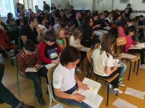 I ragazzi e le maestre dell’istituto comprensivo Ellera